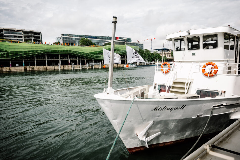 « Mistinguett », bateau de la flotte de la cérémonie d'ouverture des JOP Paris 2024