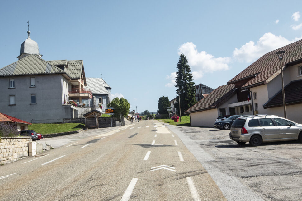 Rue de Bellefontaine, avec marquage vélo au sol