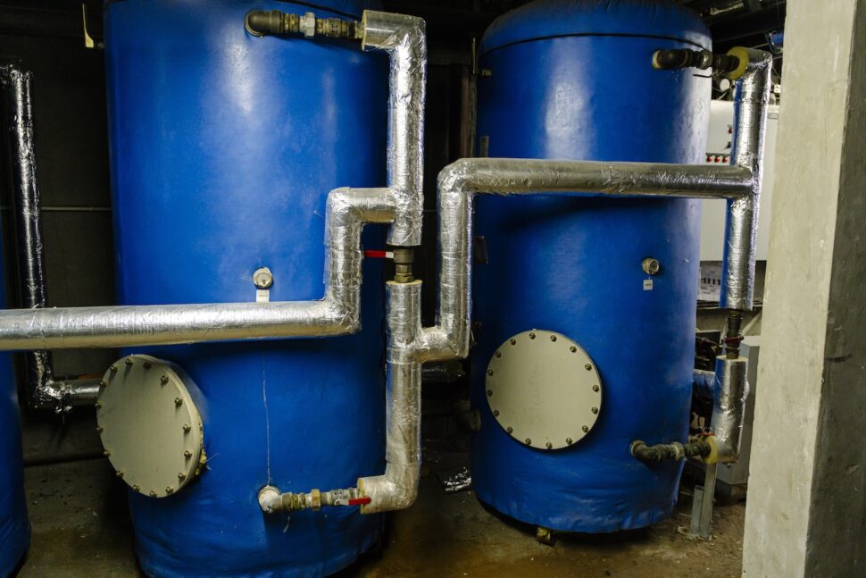 Deux ballons d'eau chaude solaire.